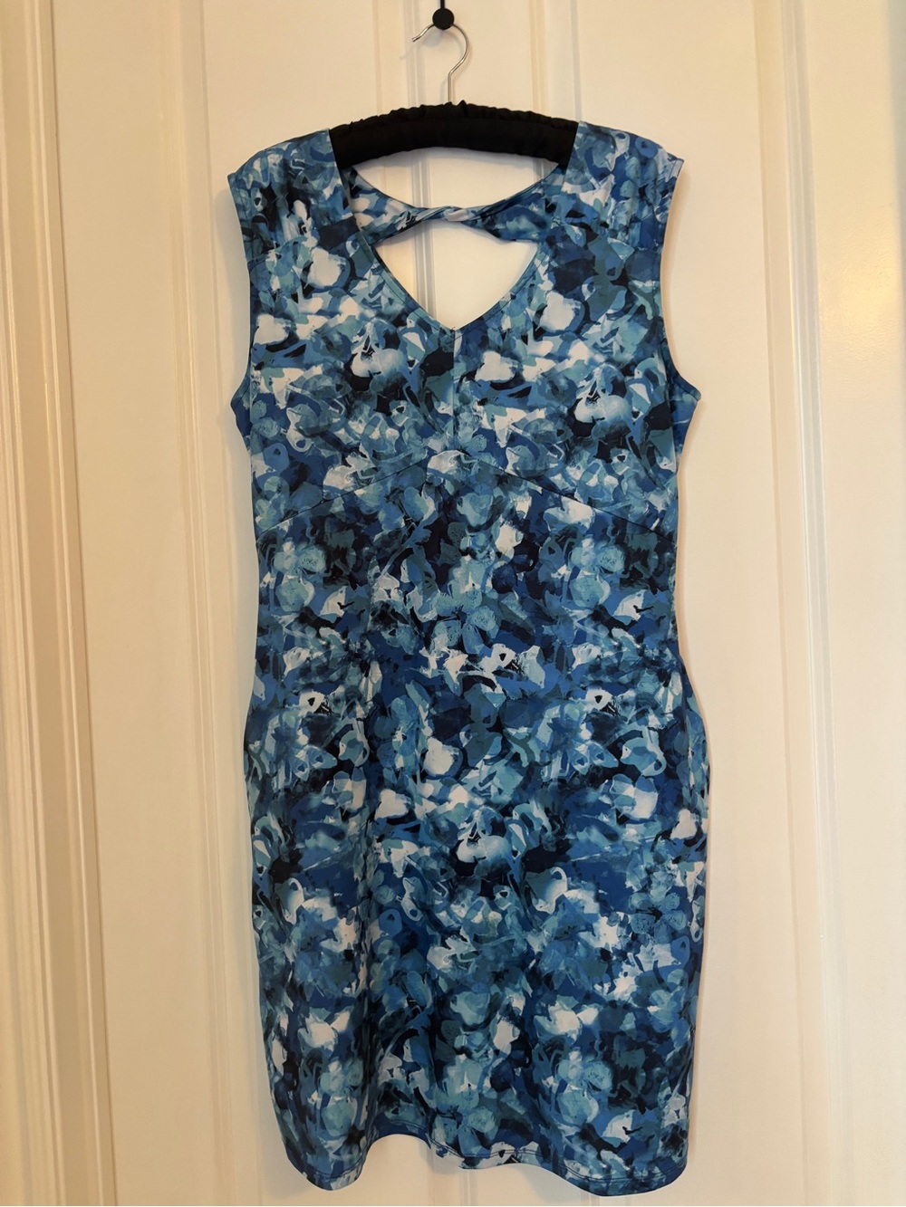 Reel Legends - Blue Floral Midi Dress with Keyhole Back & Pockets. Sz M